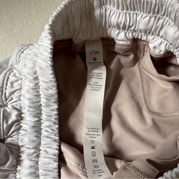 LULULEMON hotty hot shorts - Picture 6 of 8